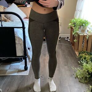 Athleta High Waisted Full Length Army Green Herringbone Leggings — Women’s S